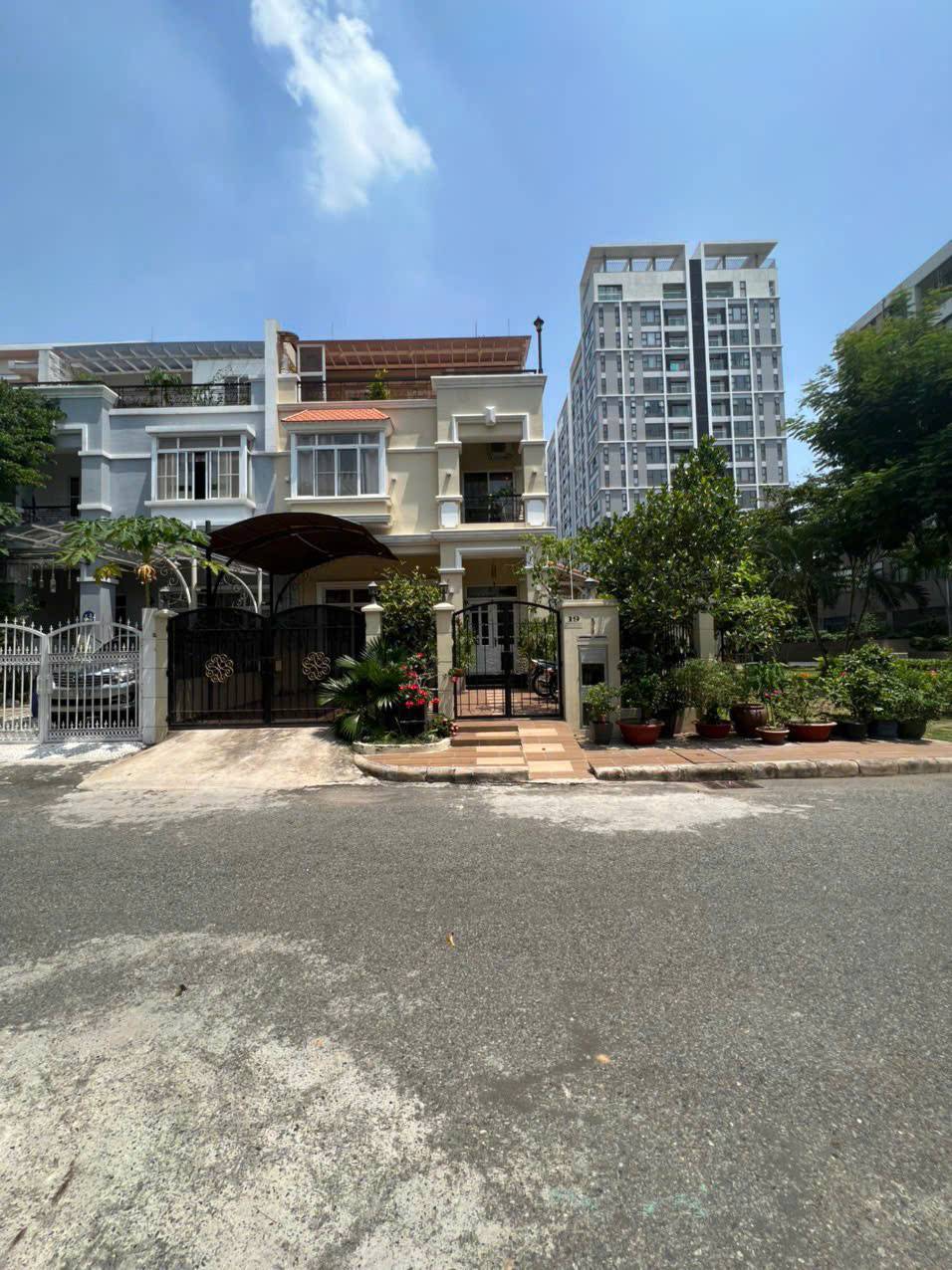 Biệt Thự Căn Góc Công Viên Mỹ Thái 3 Phú Mỹ Hưng Quận 7